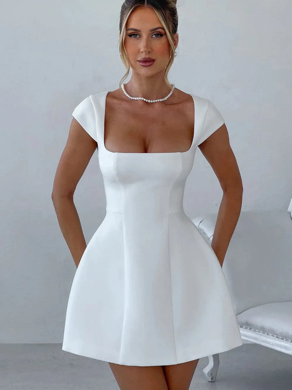 Articat Elegant Square Neck Bodycon Dress