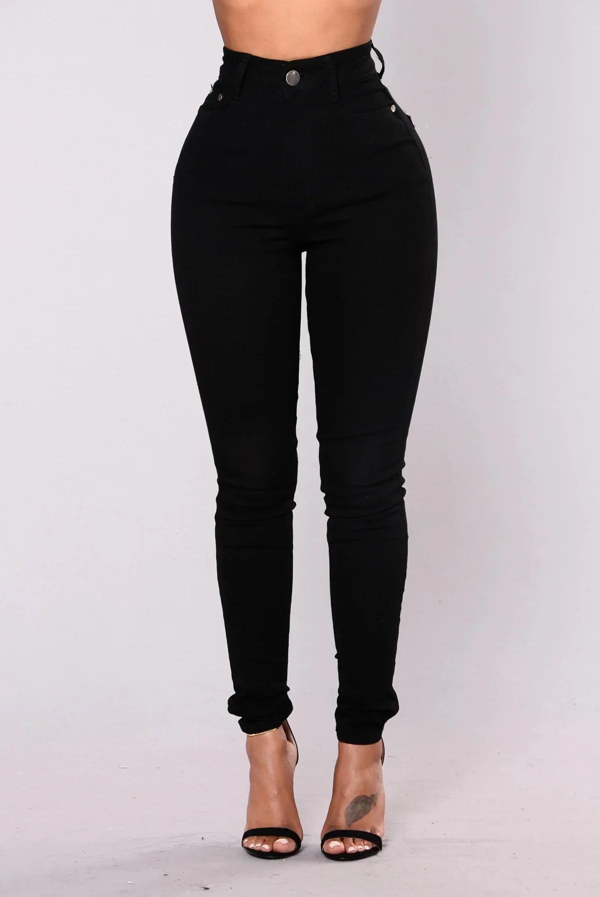 CurveLift Skinny Jeans”