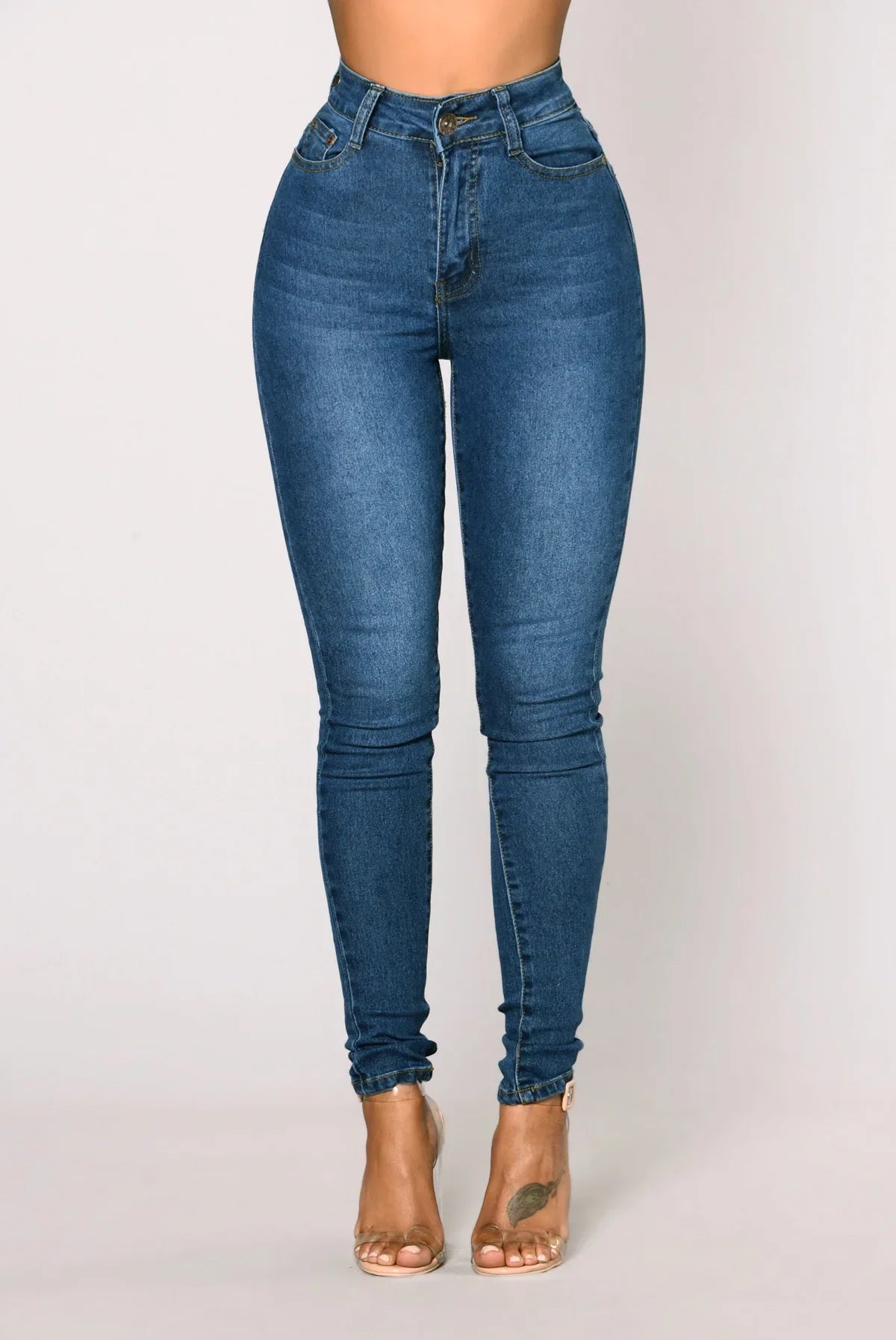 CurveLift Skinny Jeans”