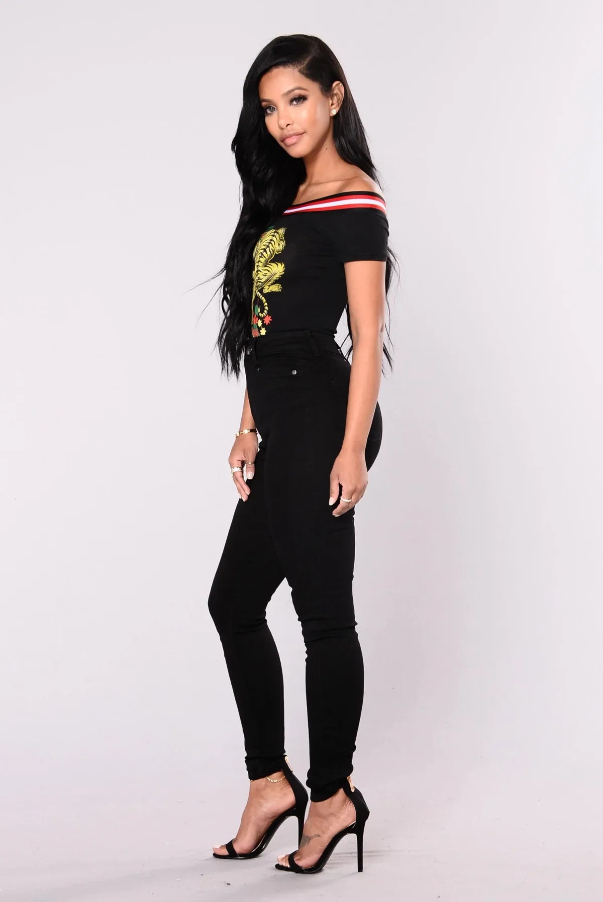 CurveLift Skinny Jeans”