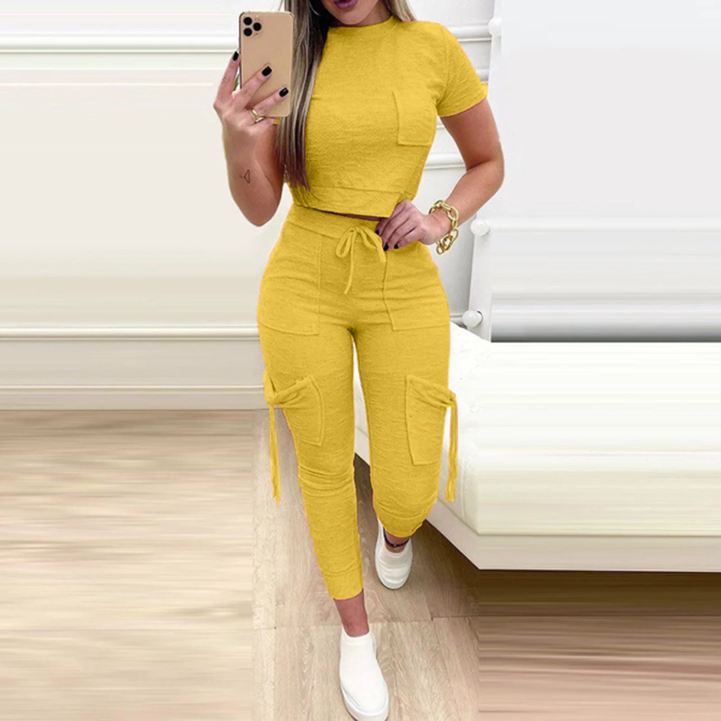 Two-Piece Sportswear Set – Cropped Tee & Lace-Up Pants